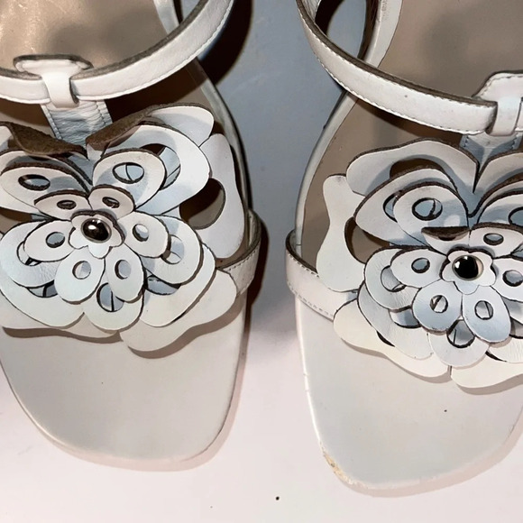 Nine West, 10.5, white tapered cork wedge,open toe thong sandal w/3-D cut out - Picture 5 of 13